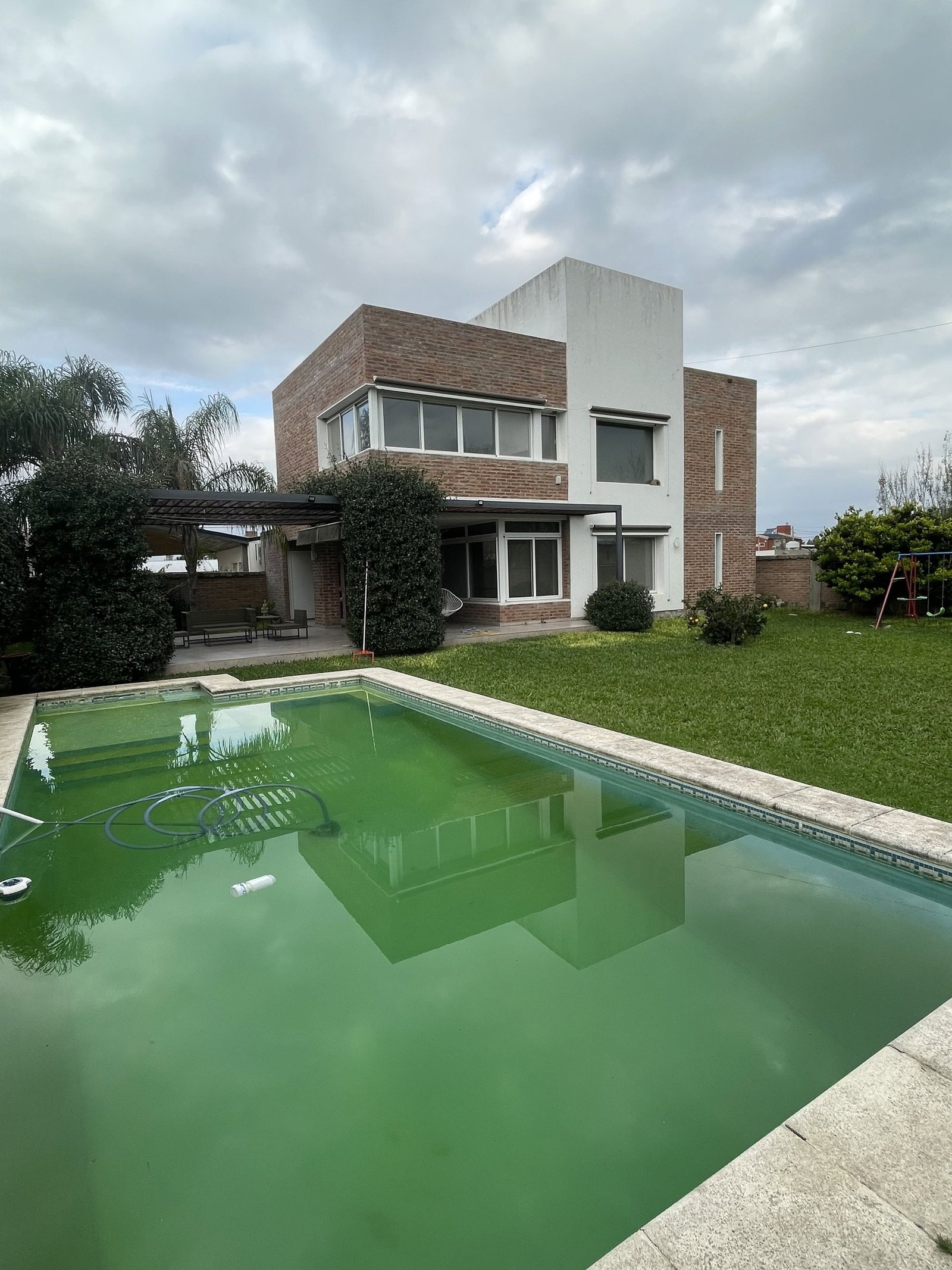 Casa 3 dormitorios amueblada con pileta