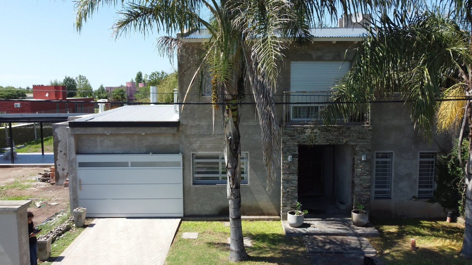 Casa 3 dormitorios en dos plantas con parque